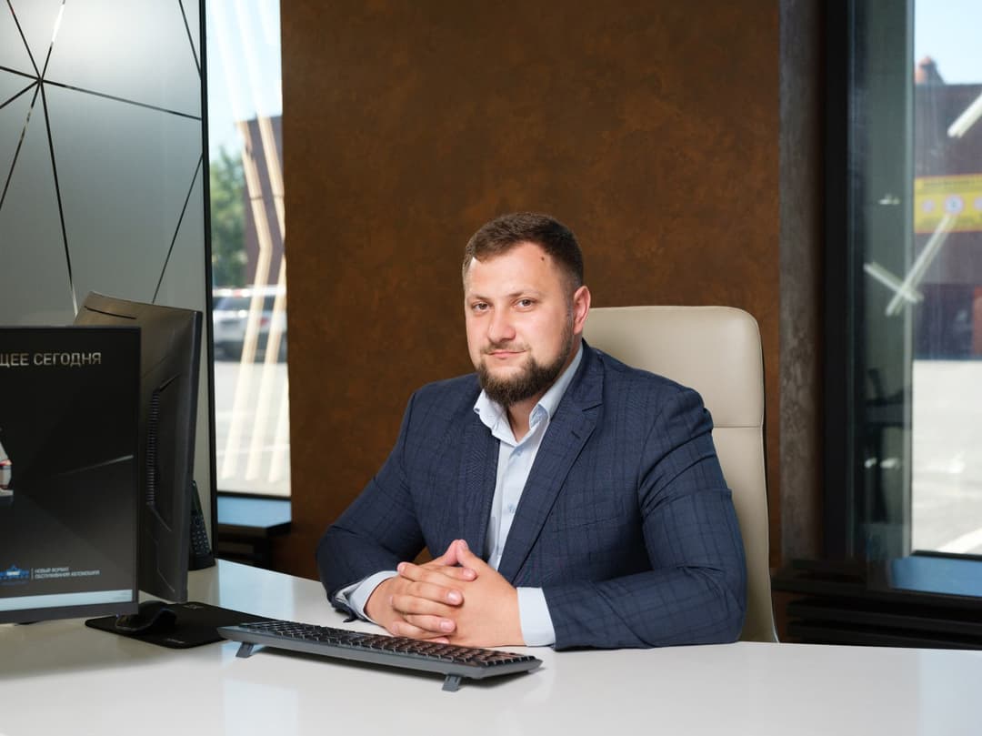 Александр Султанов